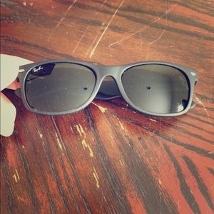 Ray-Bans RB2132 Wayfarer